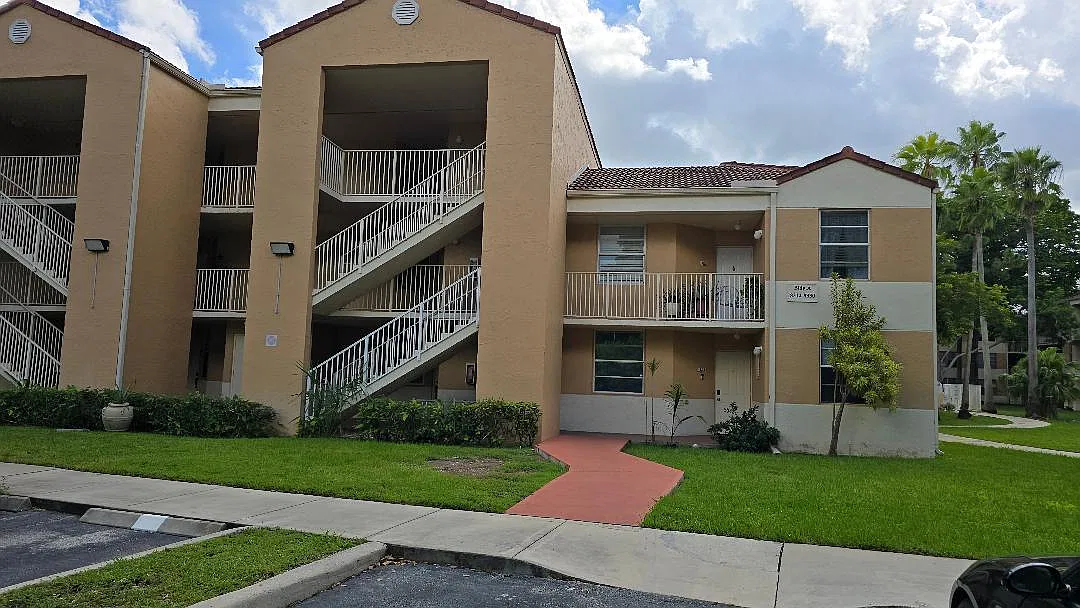 2 bed, 2.0 bath, 1140 sqft, $2,100 — Photo 1