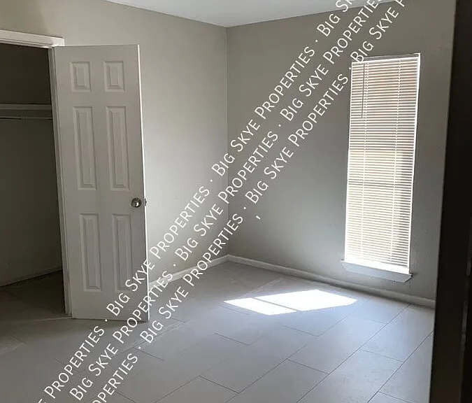2706B 44th St — Photo 1
