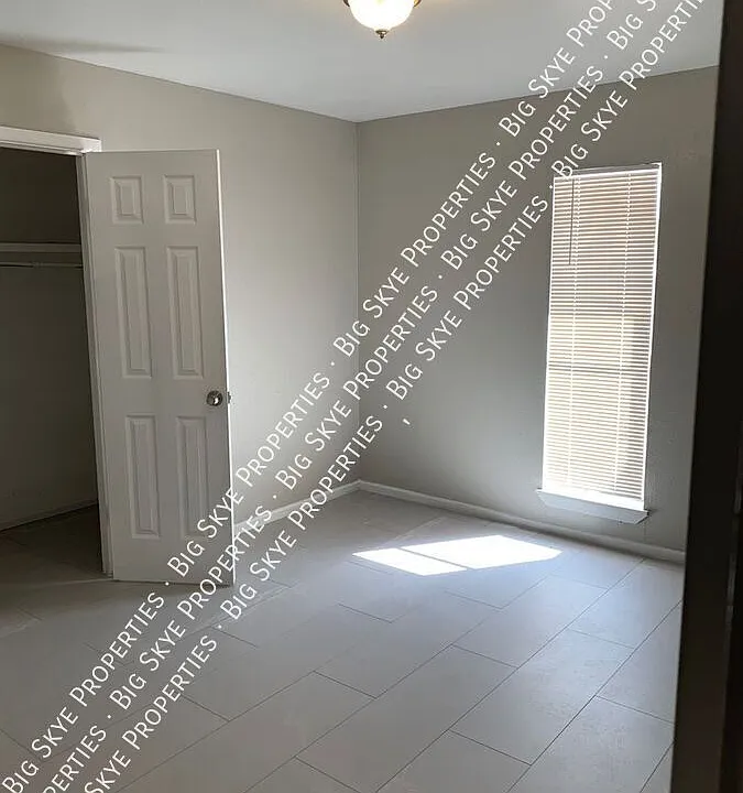 2706B 44th St