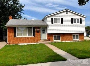 32541 Norwood Dr, Warren, MI 48092