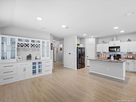 3rd image of 9032 LONGHORN PARK