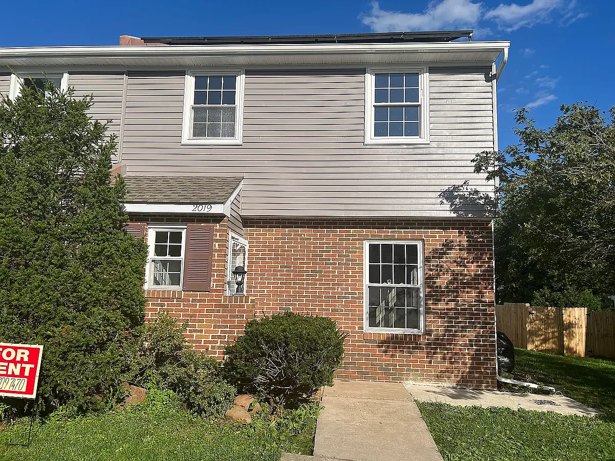 5 bed, 3.5 bath, 2324 sqft, $3,100 — Photo 1