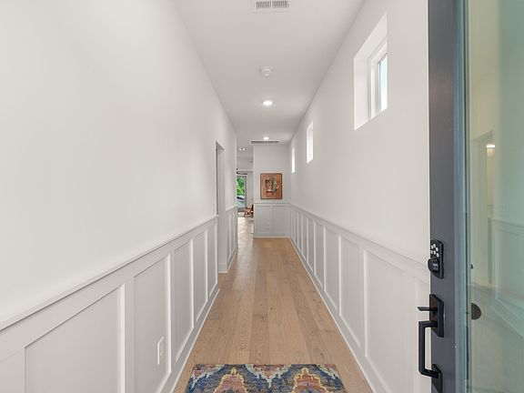 5th image of 328A Peachtree St