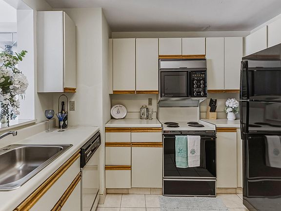 2nd image of 3101 Boardwalk Unit 1007-2-1007
