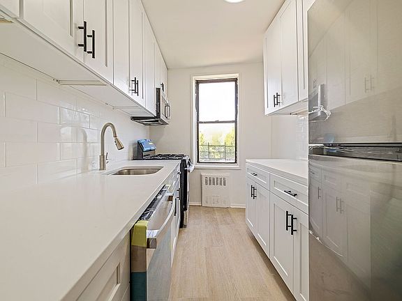 2nd image of 1040 Neilson St APT 4F