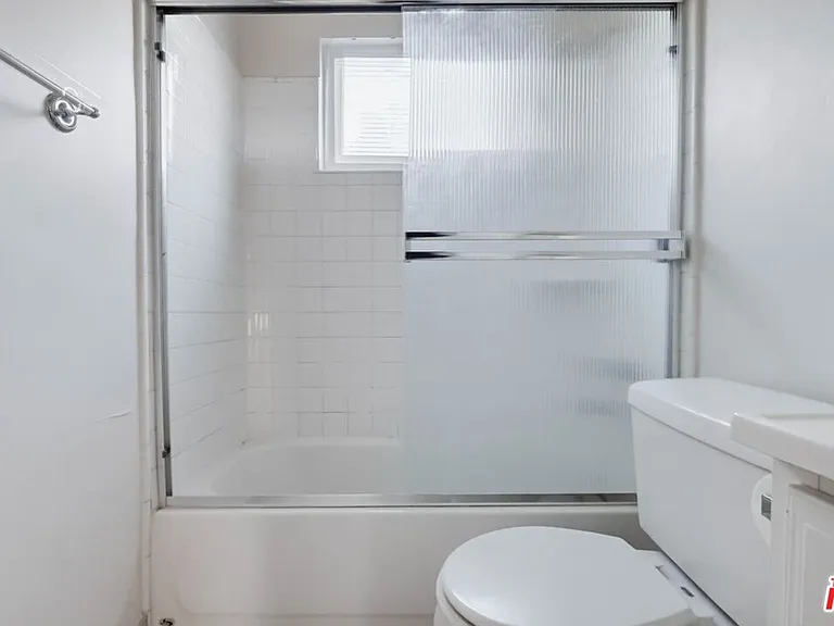515 N Alfred St #206 — Photo 9