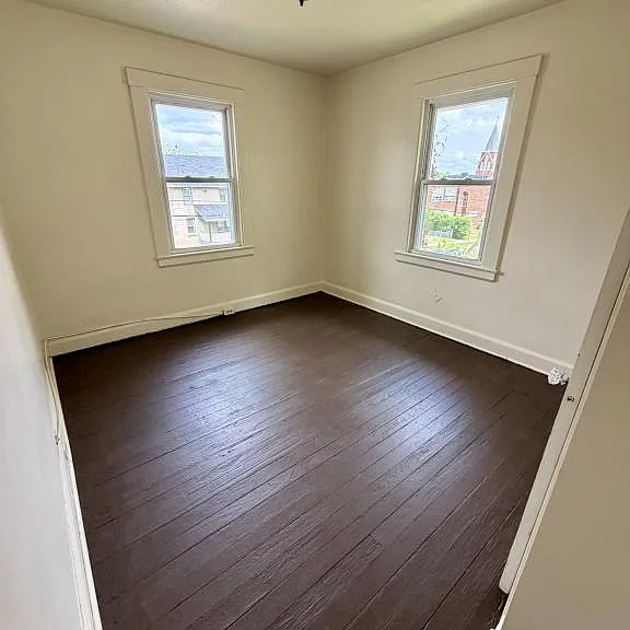 1725 Midland Ave — Photo 12