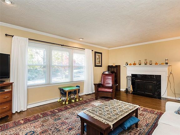 3rd image of 609 Catalina Dr