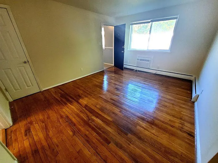 3212 Ellwood Ave — Photo 7