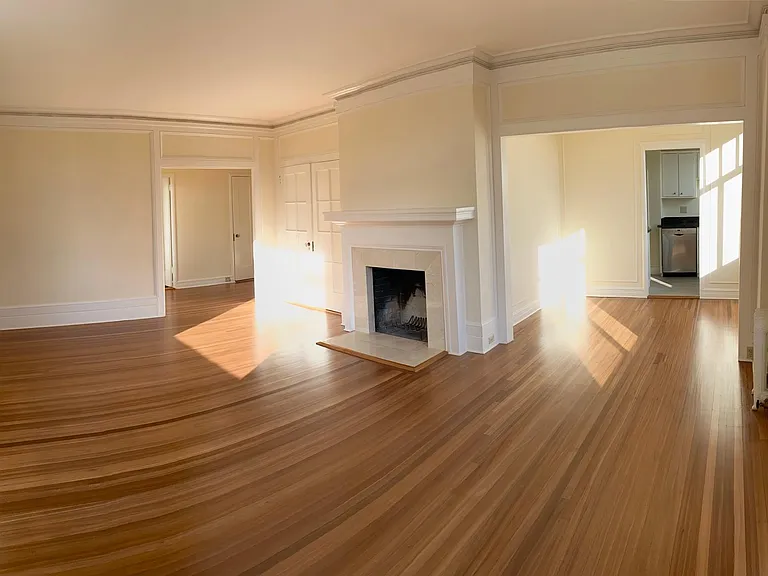 Crestview Apartments — Photo 32