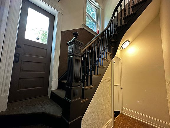 3rd image of 3414 Whitfield Ave #4
