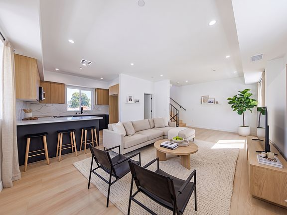 5th image of 2847 S Victoria Ave #1/2