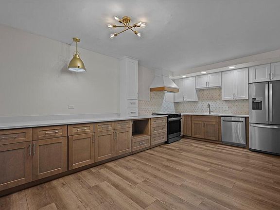 3rd image of 1124 11th Terrace