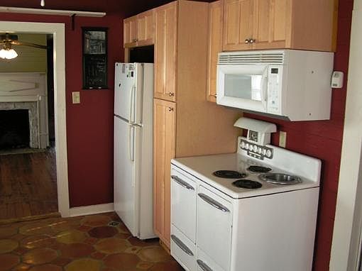 2nd image of 82 Duck Pond Rd