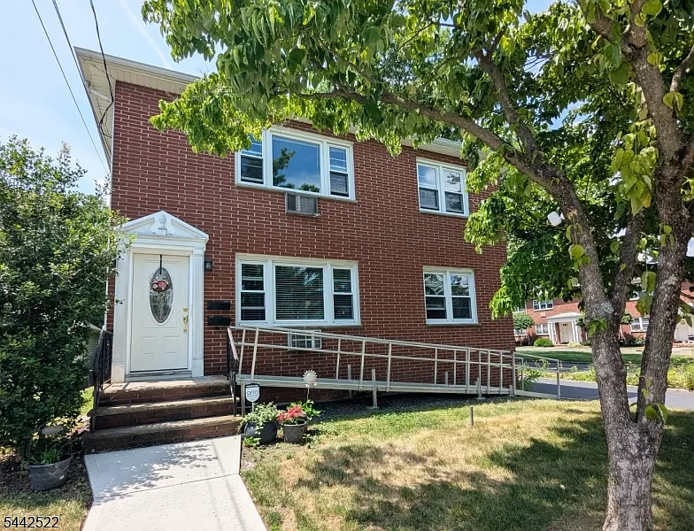 3 bed, 1.0 bath, $3,300 — Photo 1