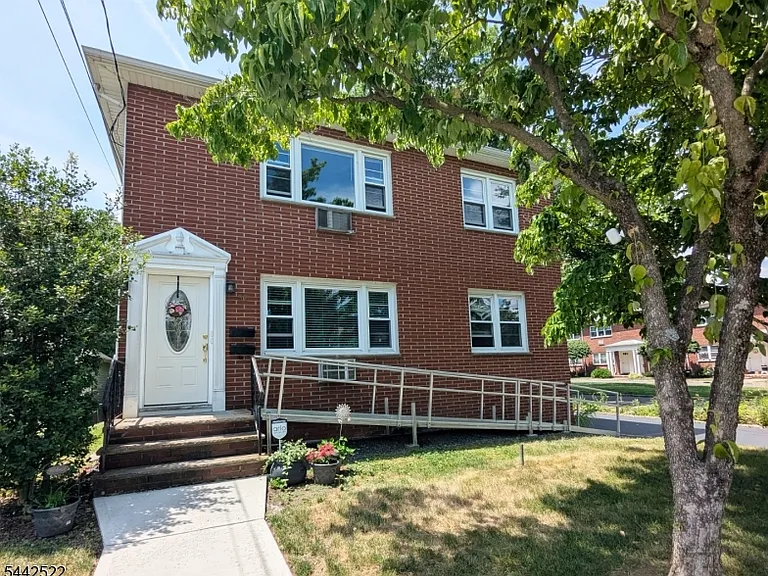 52 Mechanic St — Photo 1