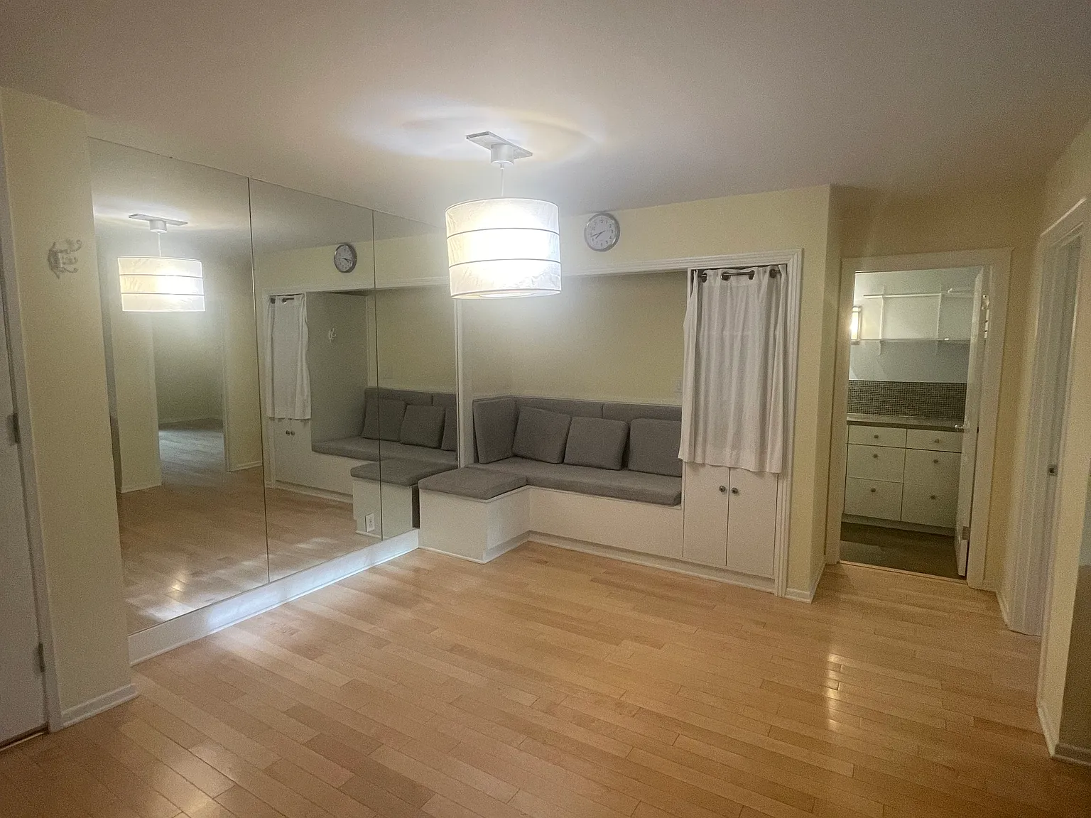 2 bed, 922 sqft, $3,398 — Photo 3