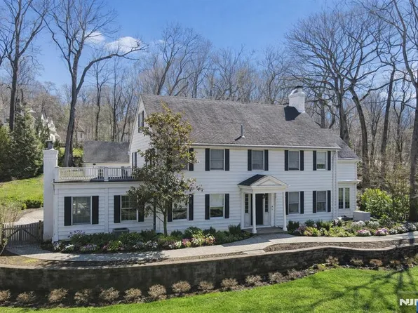 14 Old Smith Rd, Tenafly, NJ 07670