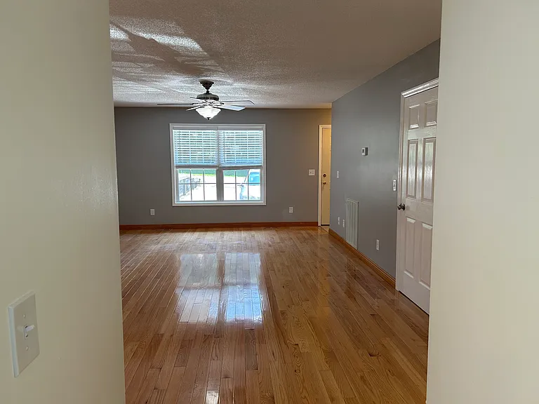 305 Walnut St — Photo 4