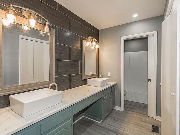 3rd image of 53 Single Oaks Dr