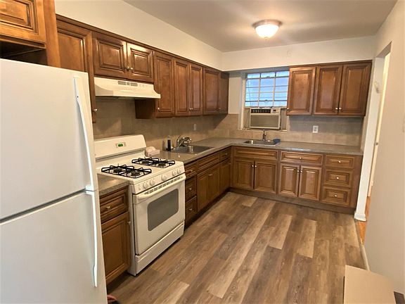 3rd image of 1613 E 12th St #3