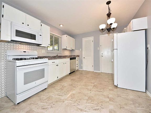 5th image of 12021 Colonial Dr