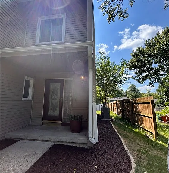 121 Woodview Dr — Photo 3
