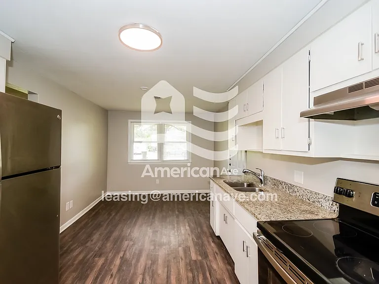 1458436_006_kitchen_6.jpg