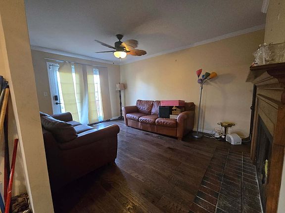 2nd image of 1010 Patricia Ln