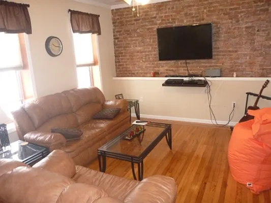 Rented by Garfield Realty  | media 8