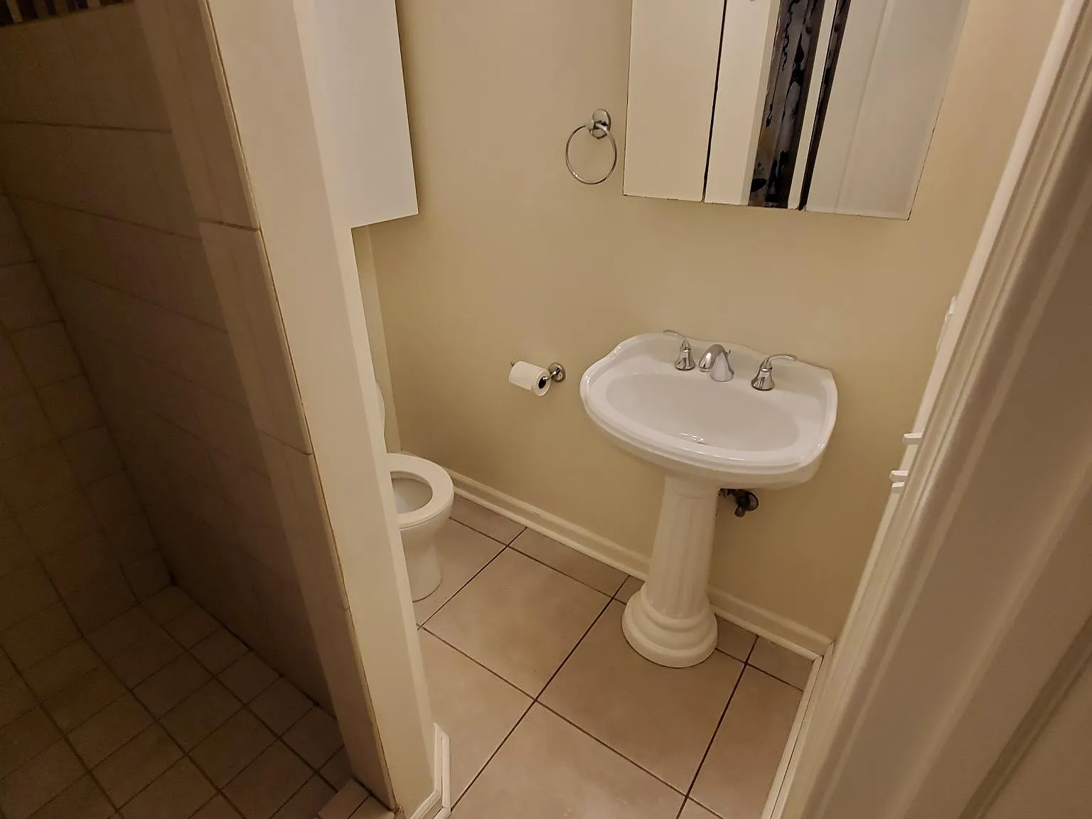 3 bed, 900 sqft, $1,595 — Photo 4