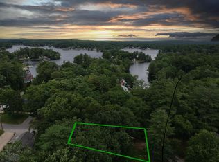 328 Shore Dr, Salem, NH 03079