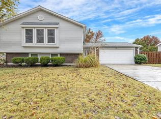 302 Atrium Ridge Ct, Saint Peters, MO 63304