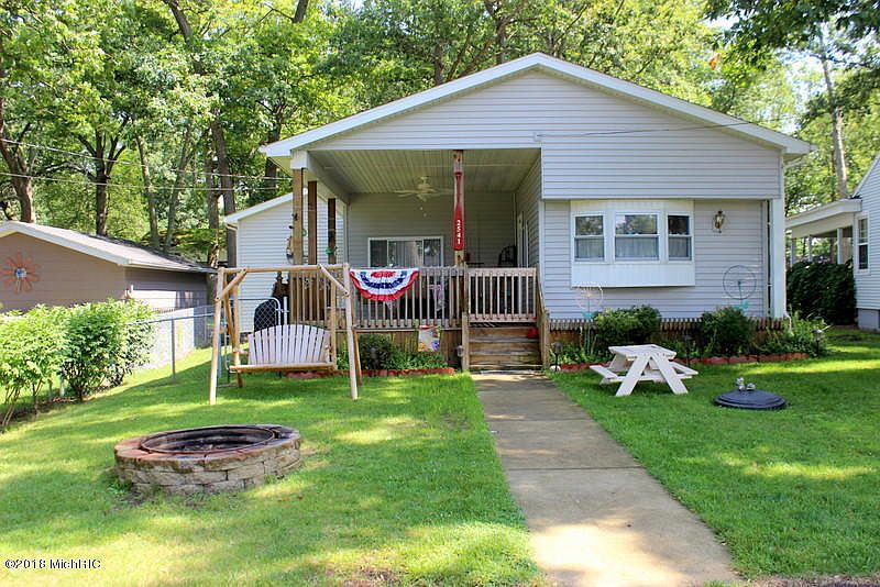 1st image of 2541 Oakwood Dr