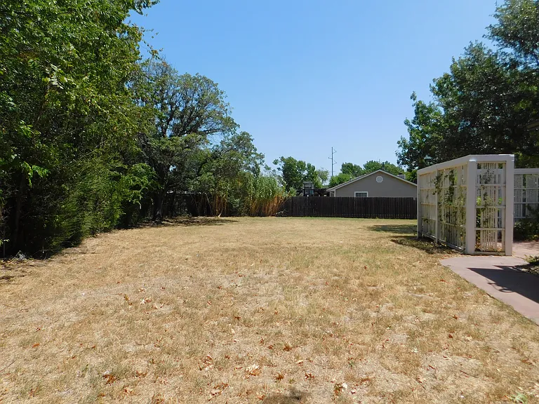 404 Woodson Cir — Photo 24