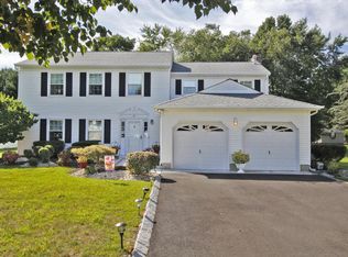 10 Reston Rd, Manalapan, NJ 07726