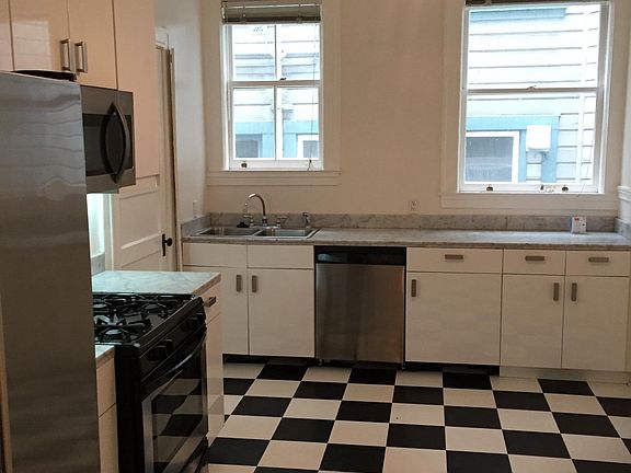 3rd image of 1731 Pine St