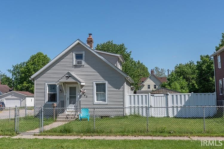 1st image of 702 E Lawrence St