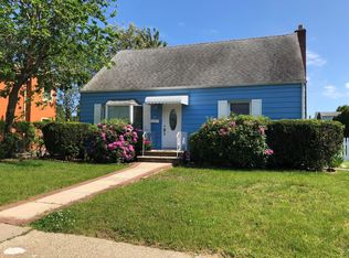 22 Lexington Ave, Westbury, NY 11590