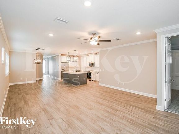 3rd image of 38 Dalton Circle St