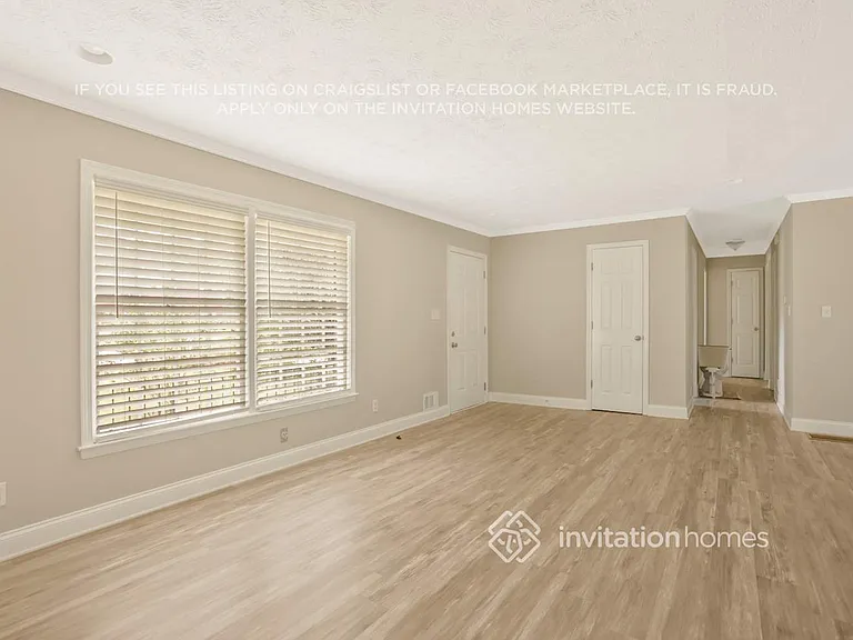 3245 Tulip Dr — Photo 2
