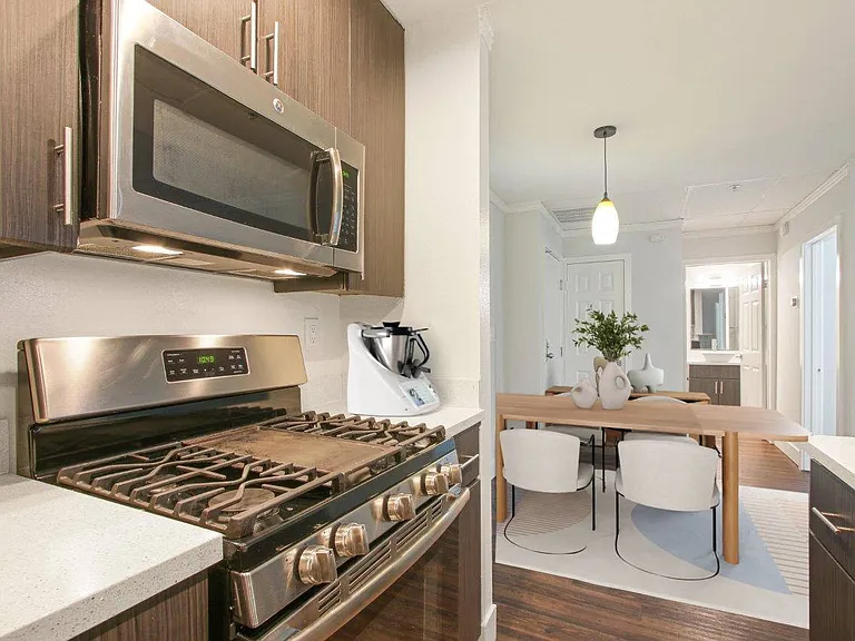 The Plaza Apartments — Photo 26