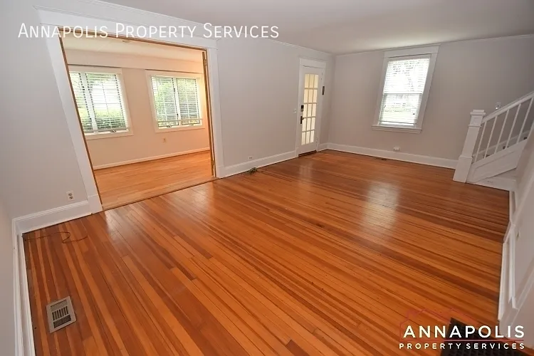 33 Glen Ave — Photo 7