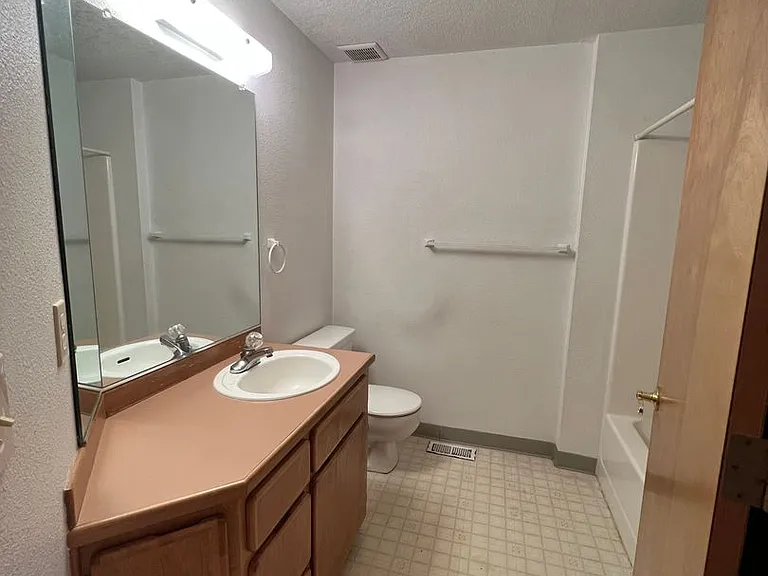 725 SE 33rd St — Photo 13