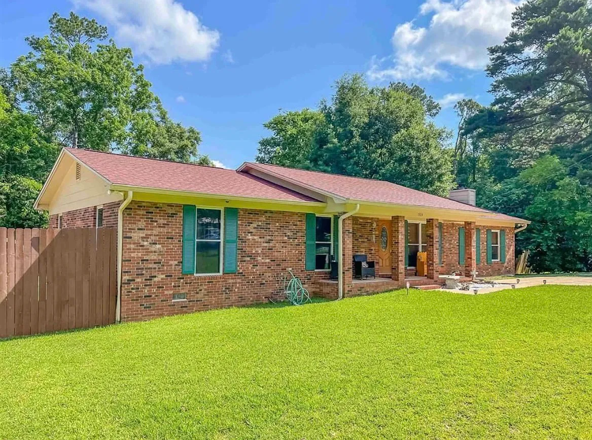 3 bed, 1792 sqft, $1,800 — Photo 2