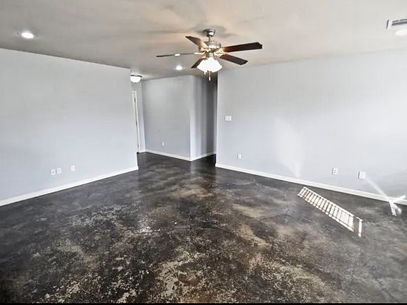 4th image of 3884 Turfway Dr