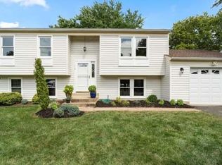 608 3rd St, Herndon, VA 20170