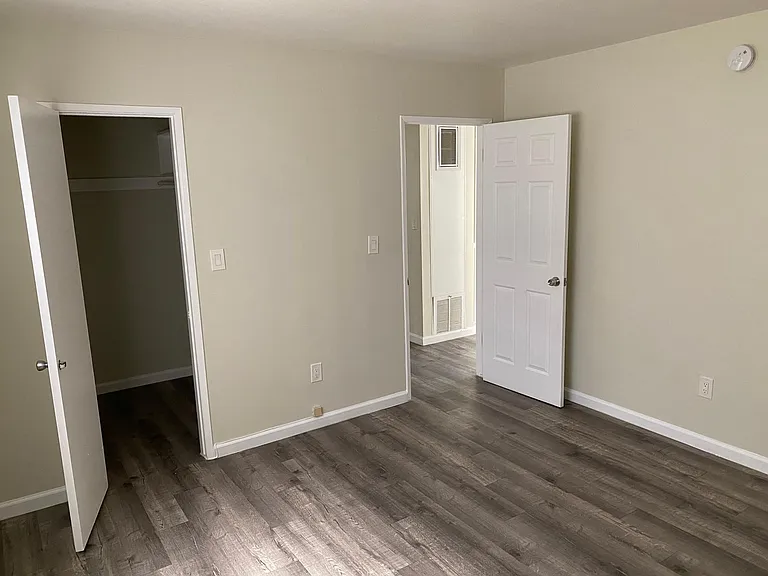 10841 Hortense St — Photo 13