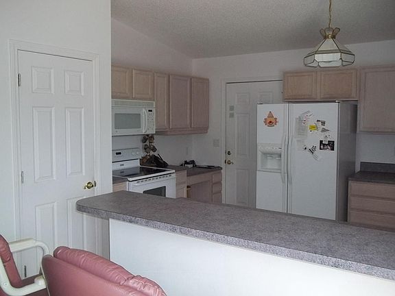 3rd image of 49 Brummel Ln