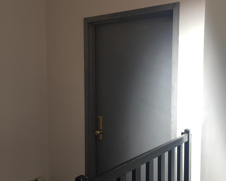apt door